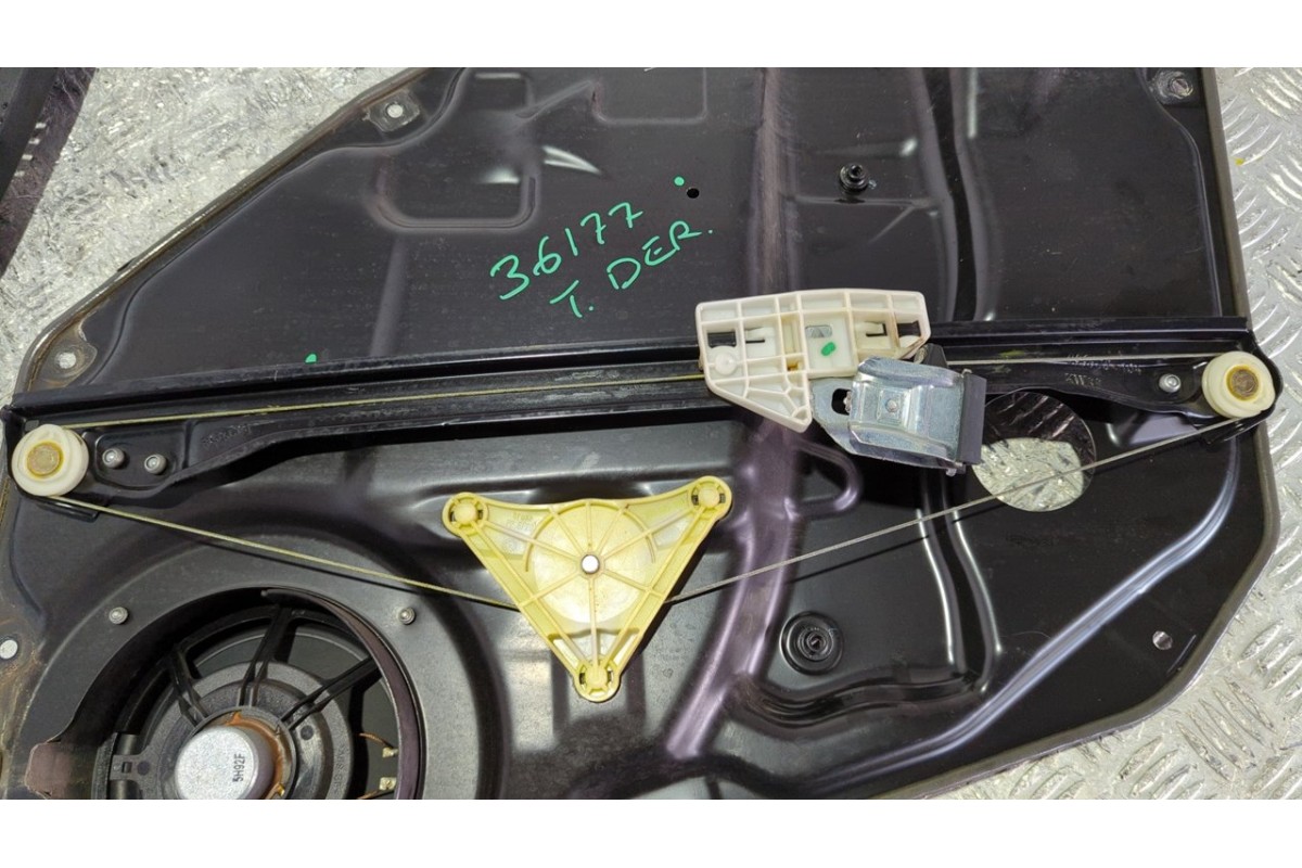 Recambio de elevalunas trasero derecho para mercedes-benz clase m (w164) 280 / 300 cdi (164.120) referencia OEM IAM A1648200502 