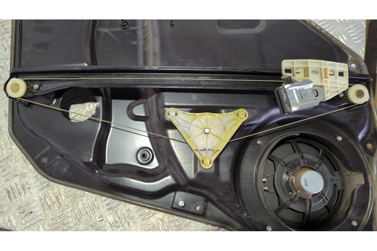Recambio de elevalunas trasero izquierdo para mercedes-benz clase m (w164) 280 / 300 cdi (164.120) referencia OEM IAM A164820050