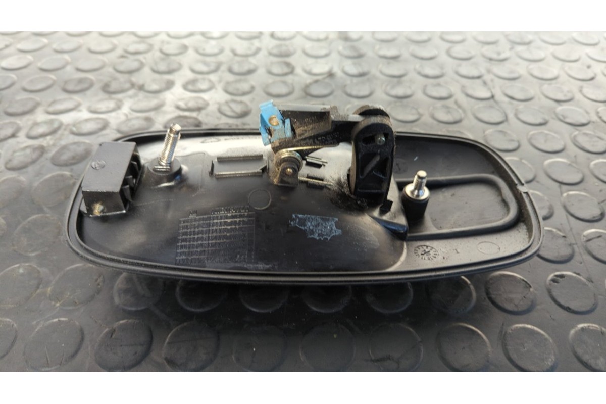 Recambio de maneta delantera derecha para nissan primastar (x83) caja cerrada batalla corta 2,7t referencia OEM IAM 8200170625  