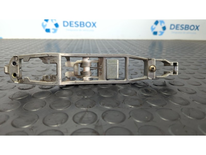 Recambio de soporte maneta trasera derecha para mercedes-benz clase e (w124) berlina 3.0 referencia OEM IAM   