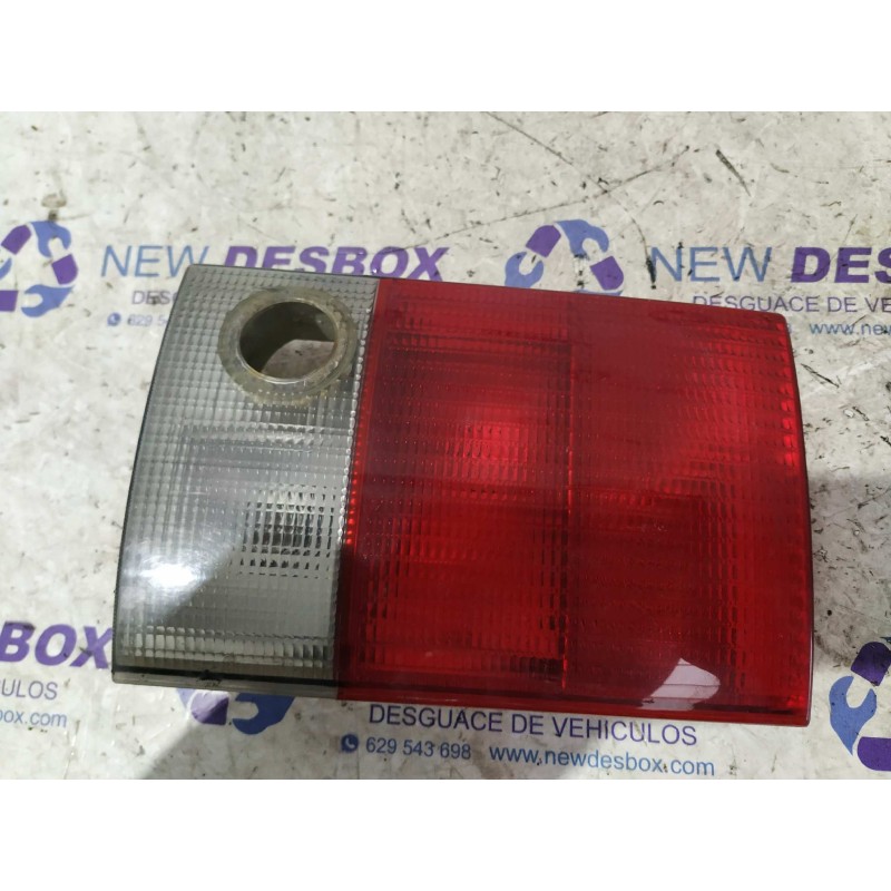 Recambio de piloto porton derecho para audi 80/90 (893) referencia OEM IAM 8A0945094H  