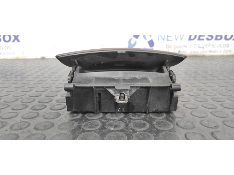 Recambio de cenicero para mercedes-benz clase c (w203) berlina 2.7 cdi 20v cat referencia OEM IAM A2036800852  