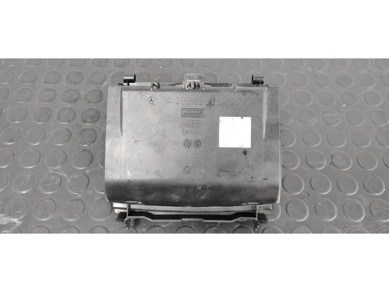Recambio de cenicero para mercedes-benz clase c (w203) berlina 2.7 cdi 20v cat referencia OEM IAM A2036800852  