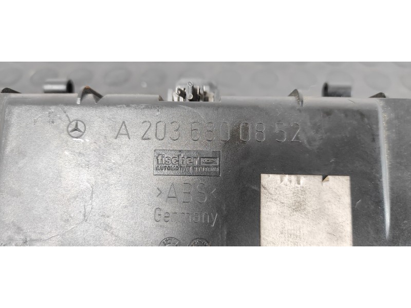 Recambio de cenicero para mercedes-benz clase c (w203) berlina 2.7 cdi 20v cat referencia OEM IAM A2036800852  