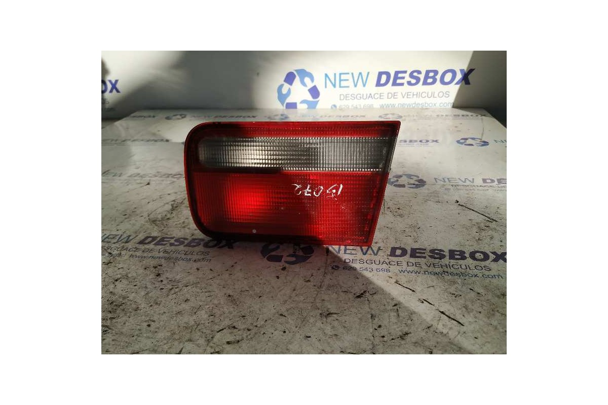 Recambio de piloto porton derecho para honda accord berlina (cc/ce) 1.8 cat referencia OEM IAM 236208  