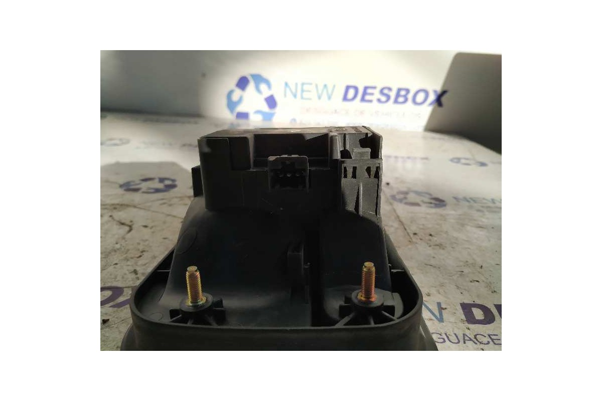 Recambio de piloto porton derecho para honda accord berlina (cc/ce) 1.8 cat referencia OEM IAM 236208  