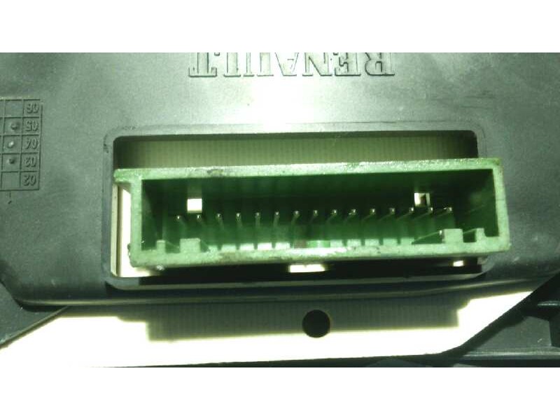 Recambio de cuadro instrumentos para renault trafic caja cerrada (ab 4.01) 1.9 diesel referencia OEM IAM 8200390132  