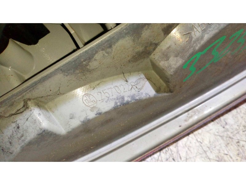 Recambio de piloto trasero derecho para bmw serie 3 berlina (e46) 2.2 24v cat referencia OEM IAM 257022R  