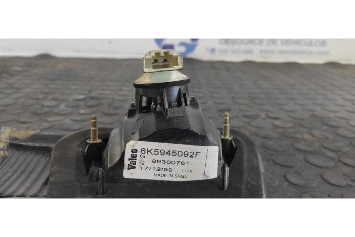 Recambio de piloto porton derecho para seat cordoba berlina (6k2) 1.4 referencia OEM IAM 6K5945092F  