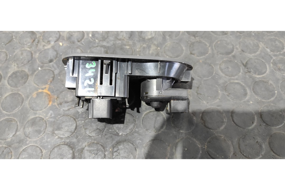 Recambio de mando elevalunas delantero izquierdo para opel movano b kasten/combi hka l2h2 3,3t doka referencia OEM IAM 820063784