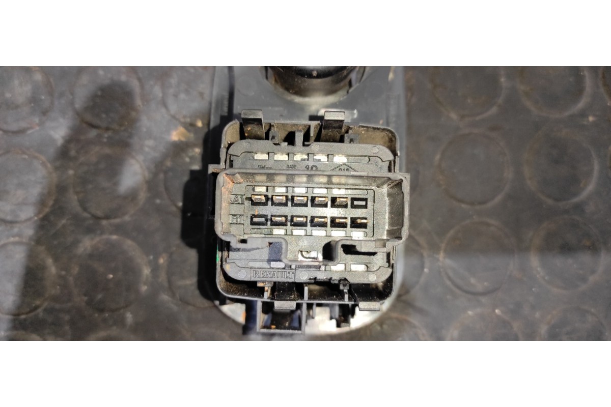 Recambio de mando elevalunas delantero izquierdo para opel movano b kasten/combi hka l2h2 3,3t doka referencia OEM IAM 820063784