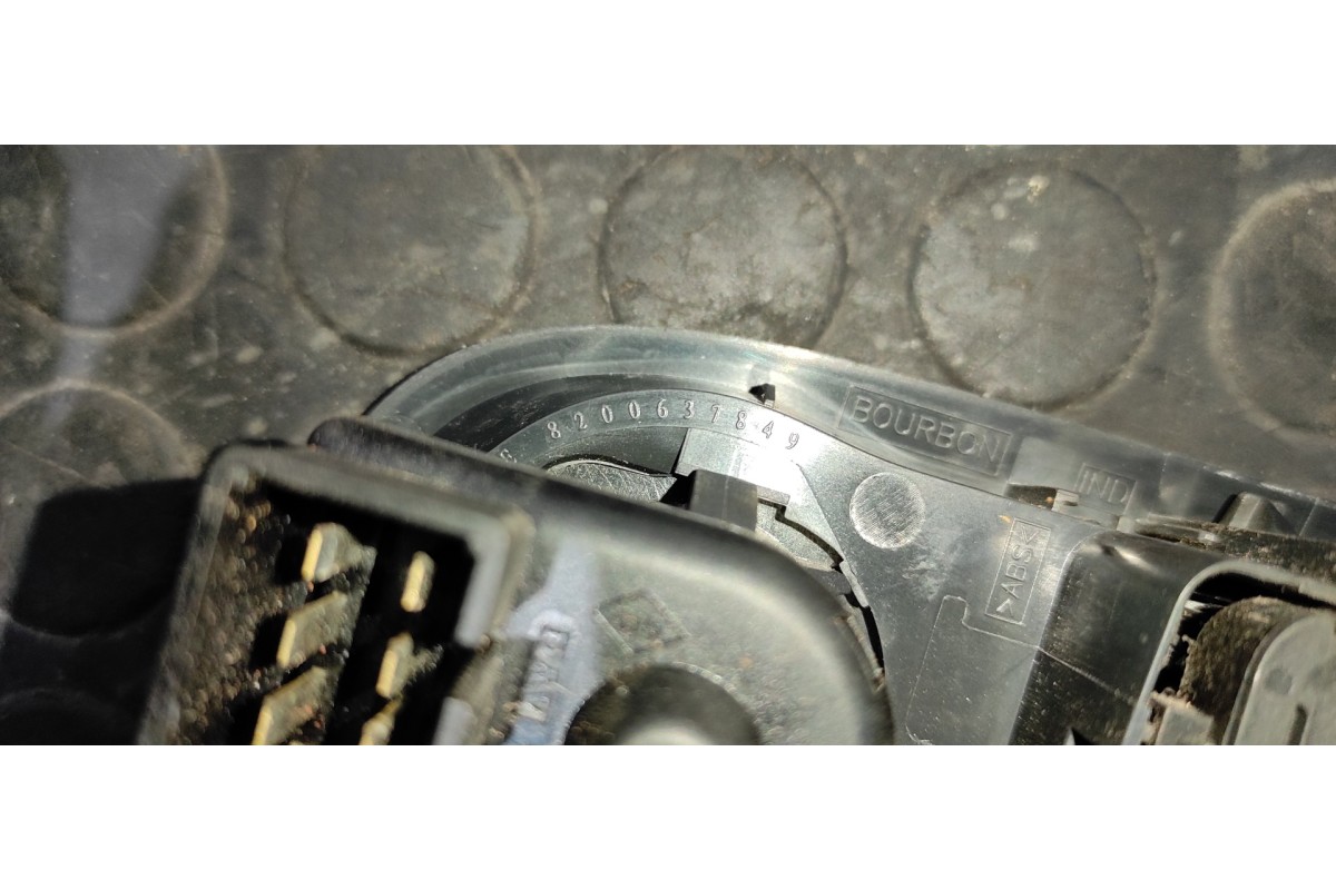Recambio de mando elevalunas delantero izquierdo para opel movano b kasten/combi hka l2h2 3,3t doka referencia OEM IAM 820063784