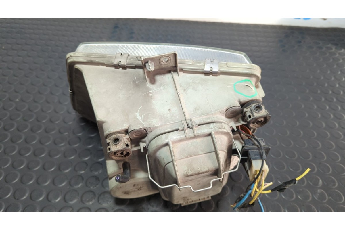 Recambio de faro derecho para mercedes-benz vito (w638) caja cerrada 2.2 16v cdi turbodiesel cat referencia OEM IAM 6388200161  