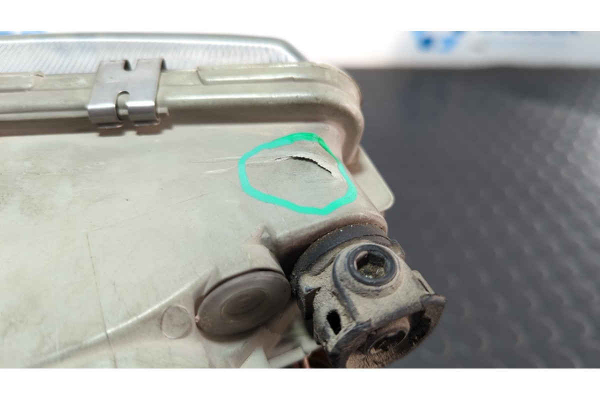Recambio de faro derecho para mercedes-benz vito (w638) caja cerrada 2.2 16v cdi turbodiesel cat referencia OEM IAM 6388200161  