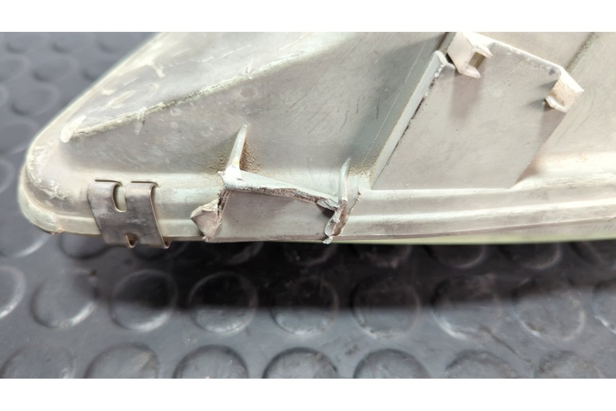 Recambio de faro derecho para mercedes-benz vito (w638) caja cerrada 2.2 16v cdi turbodiesel cat referencia OEM IAM 6388200161  