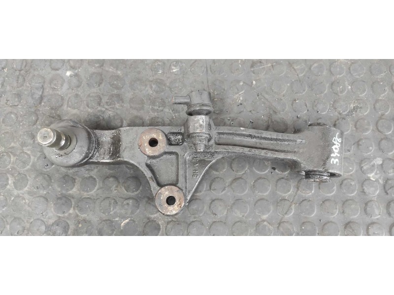 Recambio de brazo derecho inferior delantero para kia carnival 2.9 turbodiesel cat referencia OEM IAM SHAR  