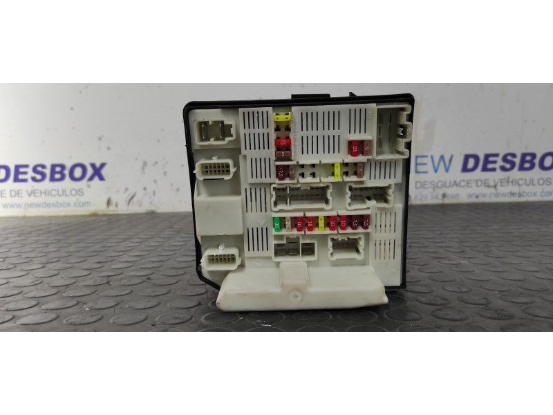 Recambio de caja reles / fusibles para opel movano b kasten/combi hka l2h2 3,3t doka referencia OEM IAM 284B00009RB  