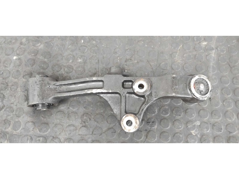 Recambio de brazo derecho inferior delantero para kia carnival 2.9 turbodiesel cat referencia OEM IAM SHAR  