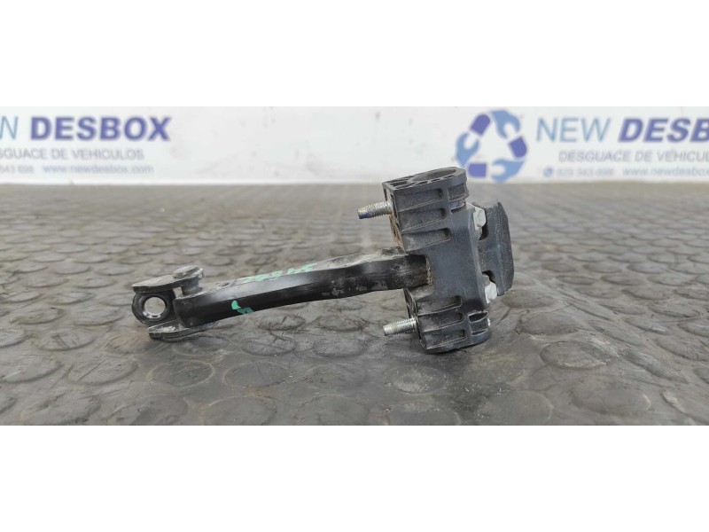 Recambio de retenedor puerta derecha para citroen c4 berlina 1.6 16v hdi referencia OEM IAM B51AVD  