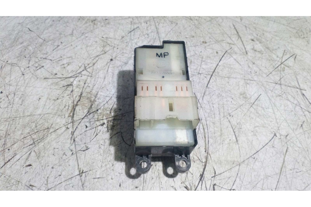 Recambio de motor elevalunas delantero izquierdo para nissan almera (n16/e) 1.5 16v cat referencia OEM IAM QG15  