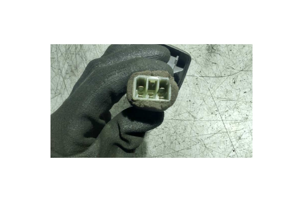 Recambio de mando elevalunas delantero derecho para kia sportage 2.0 cat referencia OEM IAM   