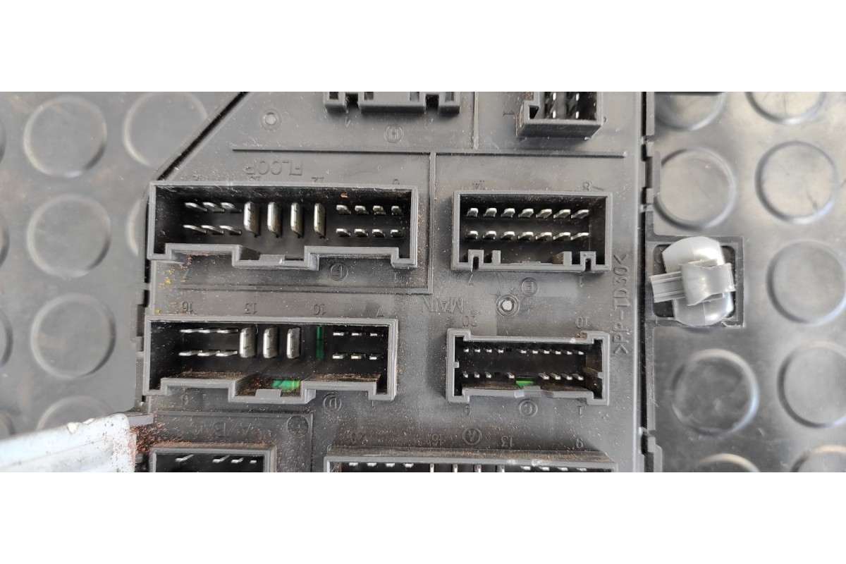 Recambio de caja reles / fusibles para kia sportage concept referencia OEM IAM 919501F510  