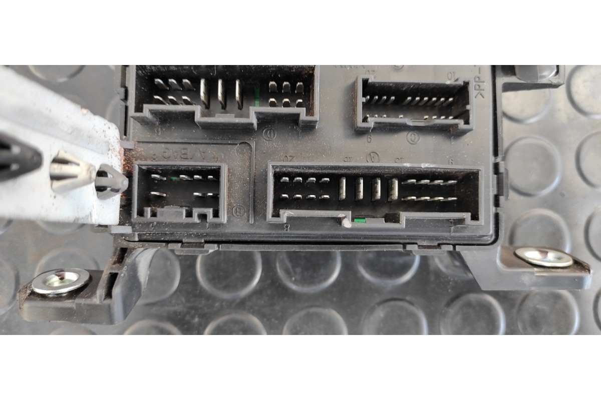 Recambio de caja reles / fusibles para kia sportage concept referencia OEM IAM 919501F510  