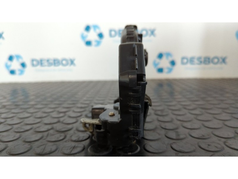 Recambio de cerradura puerta delantera derecha para toyota avensis berlina (t25) 2.2 d-cat referencia OEM IAM 6903002162  