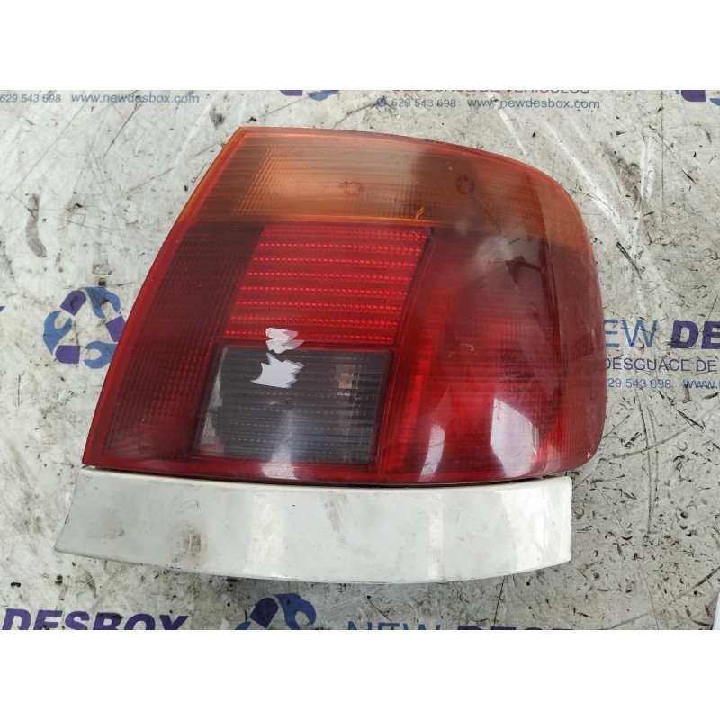 Recambio de piloto trasero derecho para audi a4 berlina (b5) 1.8 20v referencia OEM IAM 8D0945096  