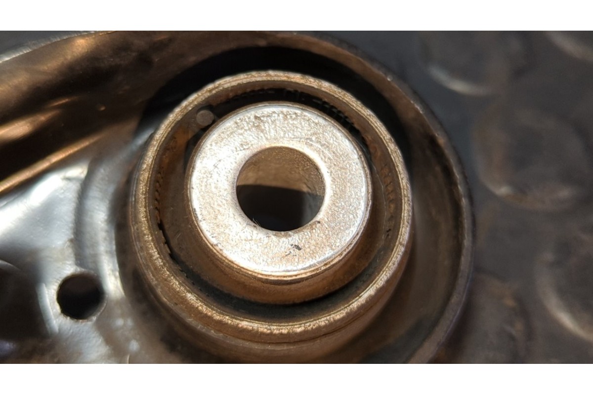 Recambio de brazo izquierdo superior trasero para mercedes-benz clase m (w164) 280 / 300 cdi (164.120) referencia OEM IAM   