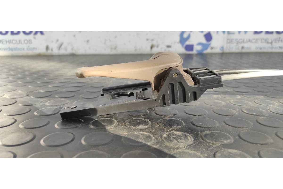 Recambio de maneta interior delantera derecha para kia sportage concept referencia OEM IAM 826131F000  