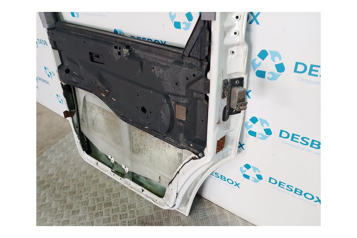 Recambio de puerta delantera izquierda para mercedes-benz vito (w638) caja cerrada 2.2 16v cdi turbodiesel cat referencia OEM IA