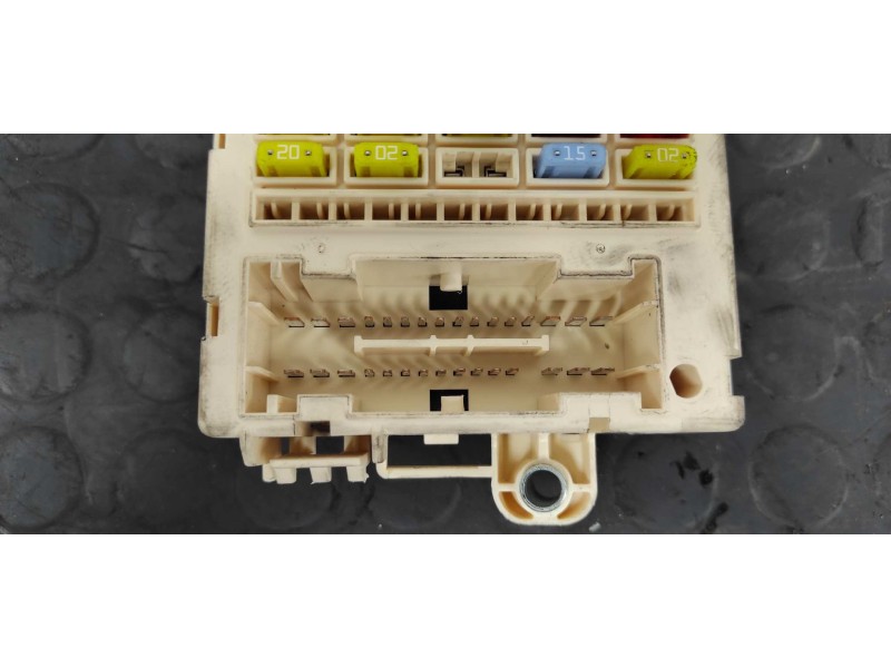 Recambio de caja reles / fusibles para fiat bravo (198) 1.6 16v multijet easy (77kw) referencia OEM IAM 51761160  