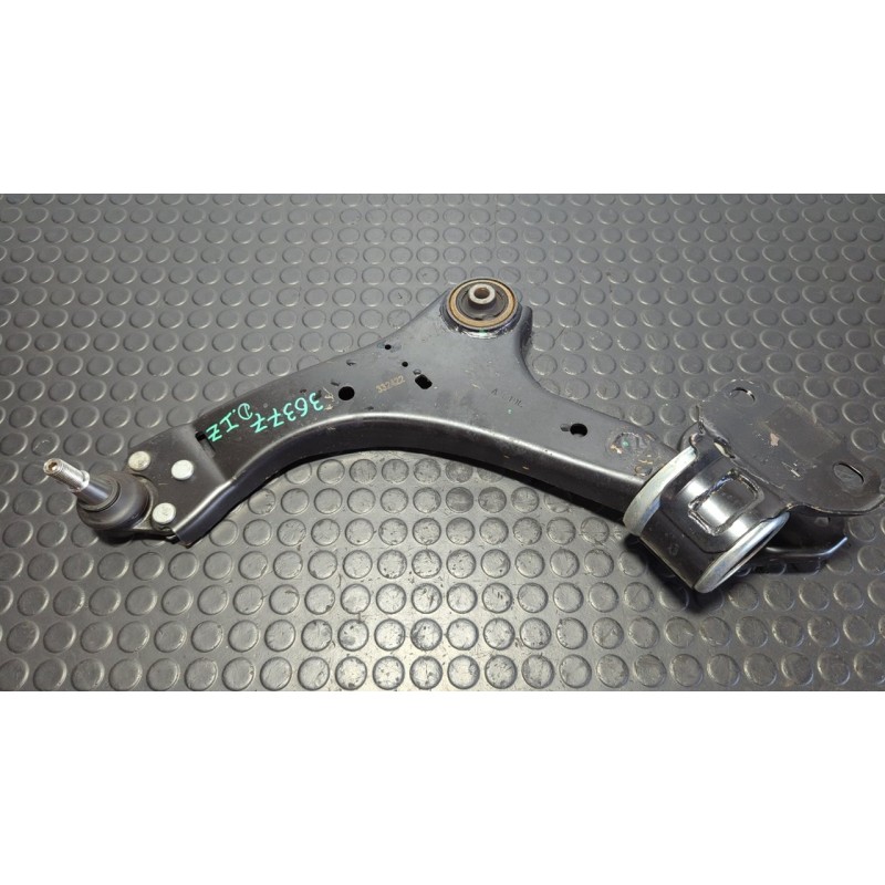 Recambio de brazo izquierdo inferior delantero para volvo v60 kombi base referencia OEM IAM 332422  