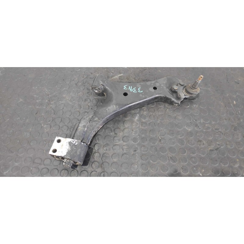 Recambio de brazo derecho inferior delantero para chevrolet captiva 2.0 vcdi lt referencia OEM IAM 96819162  