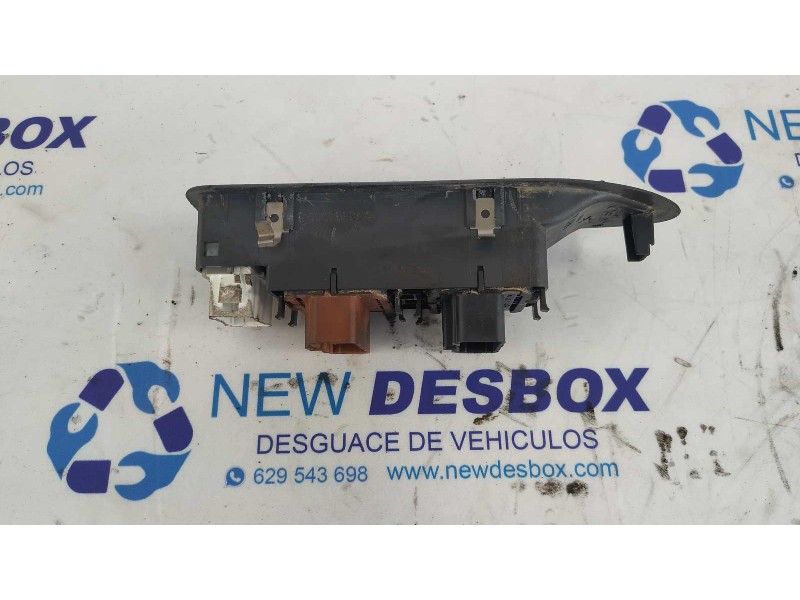 Recambio de mando elevalunas delantero izquierdo para renault vel satis (bj0) 2.2 dci turbodiesel referencia OEM IAM 8200018986A