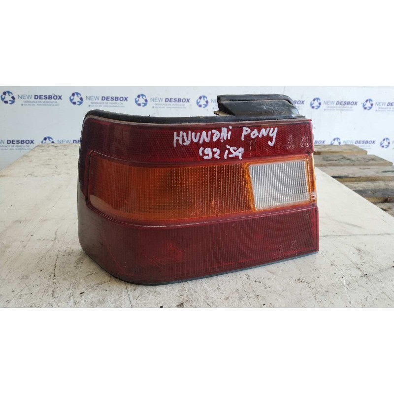 Recambio de piloto trasero izquierdo para hyundai pony (x2) 1.3 cat referencia OEM IAM A921110  