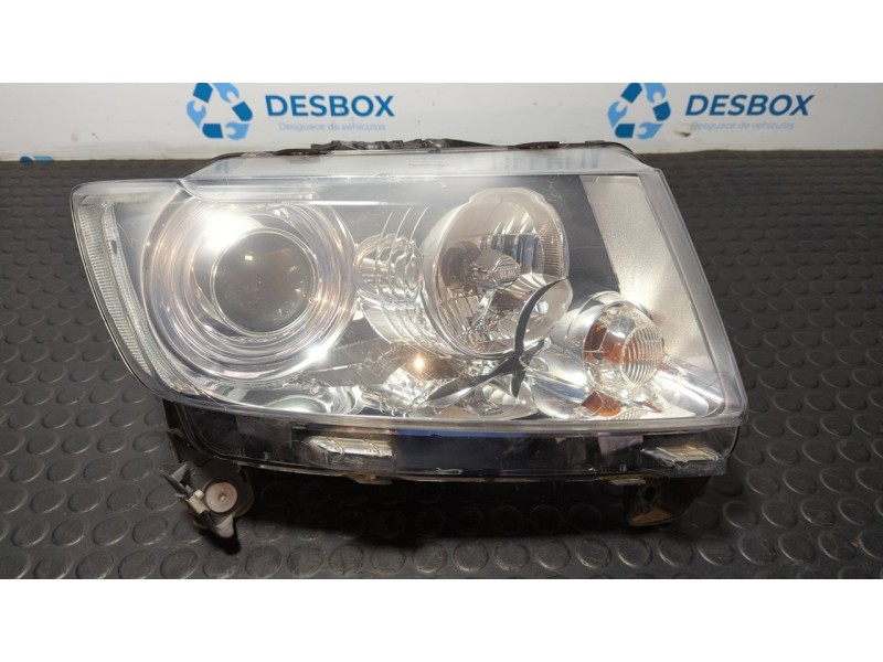 Recambio de faro derecho para chrysler jeep compass 2.2 crd cat referencia OEM IAM 05182552AE  