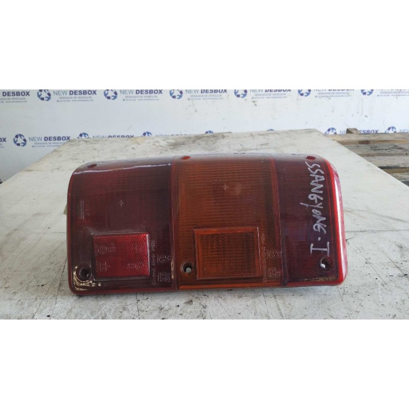 Recambio de piloto trasero izquierdo para ssangyong family 2.5 / 79cv / 58.1kw referencia OEM IAM 736510032000  