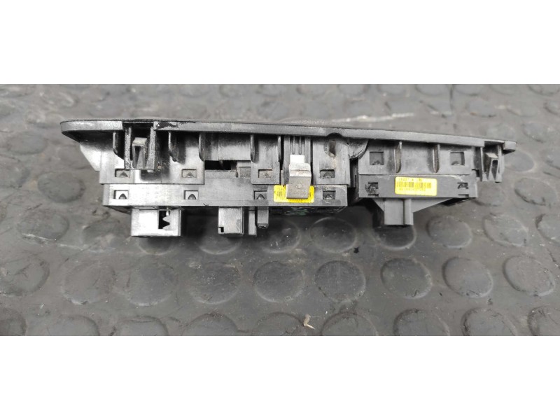 Recambio de mando elevalunas delantero izquierdo para fiat bravo (198) 1.9 8v jtd cat referencia OEM IAM 16207A190  