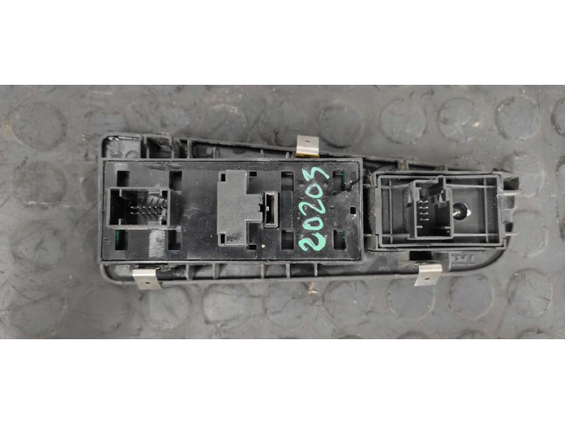 Recambio de mando elevalunas delantero izquierdo para fiat bravo (198) 1.9 8v jtd cat referencia OEM IAM 16207A190  