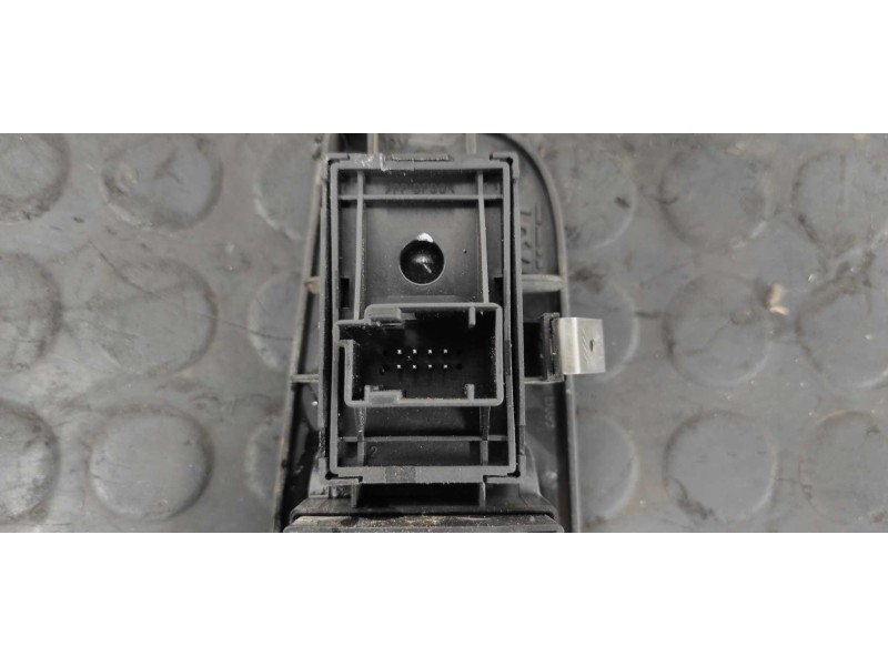 Recambio de mando elevalunas delantero izquierdo para fiat bravo (198) 1.9 8v jtd cat referencia OEM IAM 16207A190  