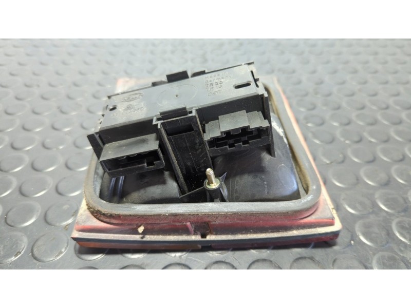 Recambio de piloto porton izquierdo para volkswagen corrado (509) 2.0 referencia OEM IAM 535945107  