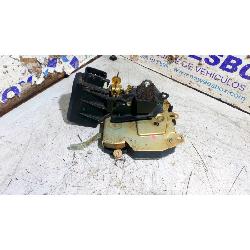Recambio de cerradura puerta delantera derecha para bmw serie 3 compacto (e36) 1.6 cat referencia OEM IAM 8353012  