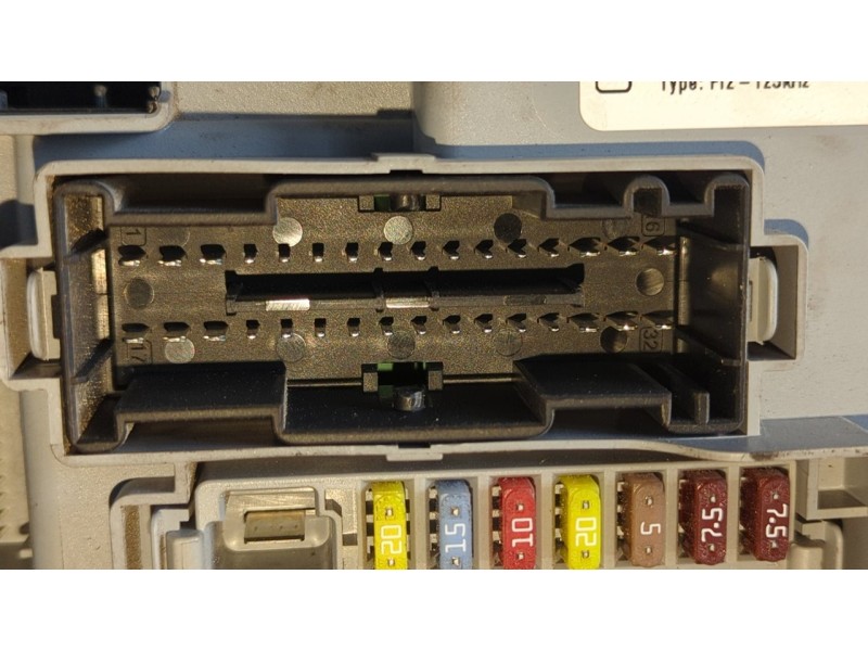 Recambio de caja reles / fusibles para fiat fiorino 1.3 16v m-jet cat referencia OEM IAM 01353010080  