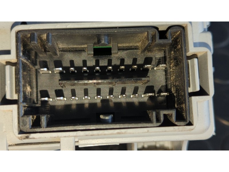 Recambio de caja reles / fusibles para fiat fiorino 1.3 16v m-jet cat referencia OEM IAM 01353010080  