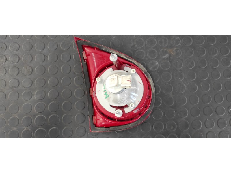 Recambio de piloto porton derecho para volkswagen golf v berlina (1k1) gt sport referencia OEM IAM 084411308RR  