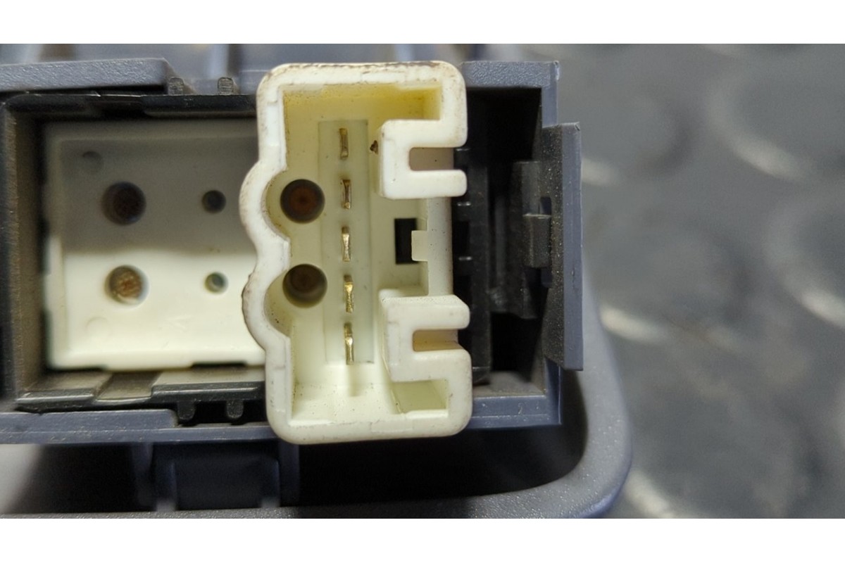 Recambio de maneta interior trasera derecha para toyota land cruiser (j9) td vx (5-ptas.) (kzj95) referencia OEM IAM 6920760020 