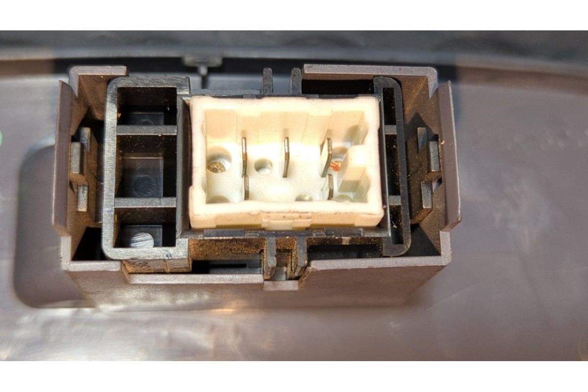 Recambio de mando elevalunas delantero derecho para toyota land cruiser (j9) td vx (5-ptas.) (kzj95) referencia OEM IAM 74231601